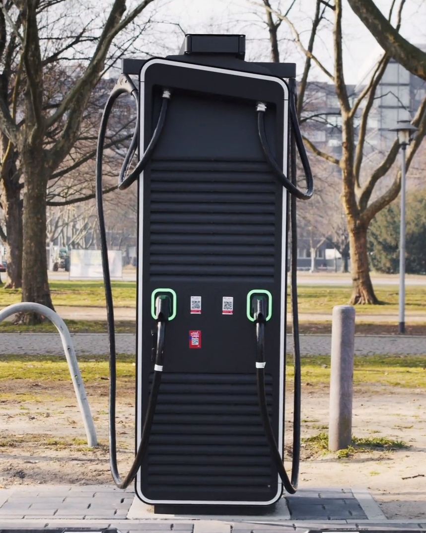 DC Lader schwarz 2